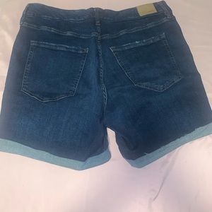 High rise curvy Bermuda Shorts